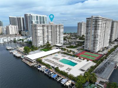 Hallandale Beach, Florida 33009, USA