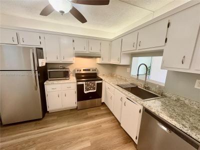 2860 Somerset Dr 211K, Lauderdale Lakes, Florida 33311, USA