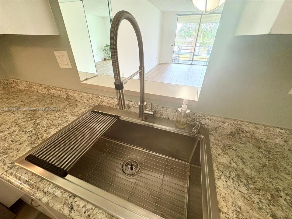 2860 Somerset Dr 211K, Lauderdale Lakes, Floride 33311, États-Unis
