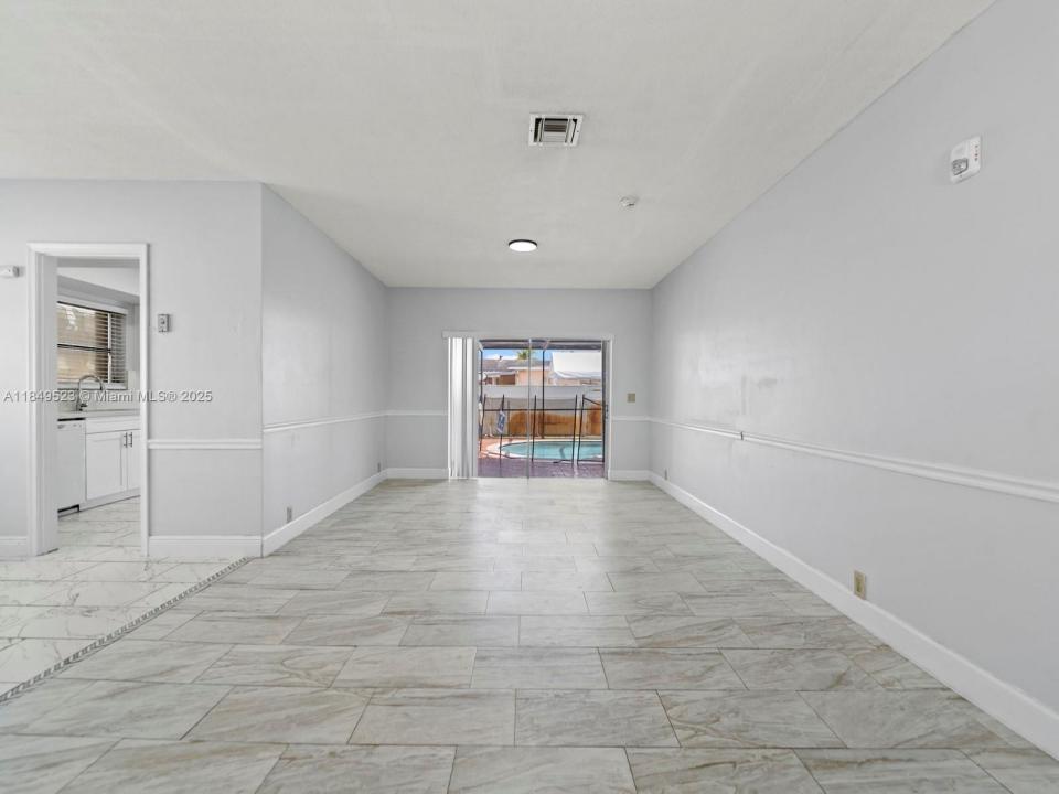 6572 SW 8th Ct, North Lauderdale, Florida 33068, USA
