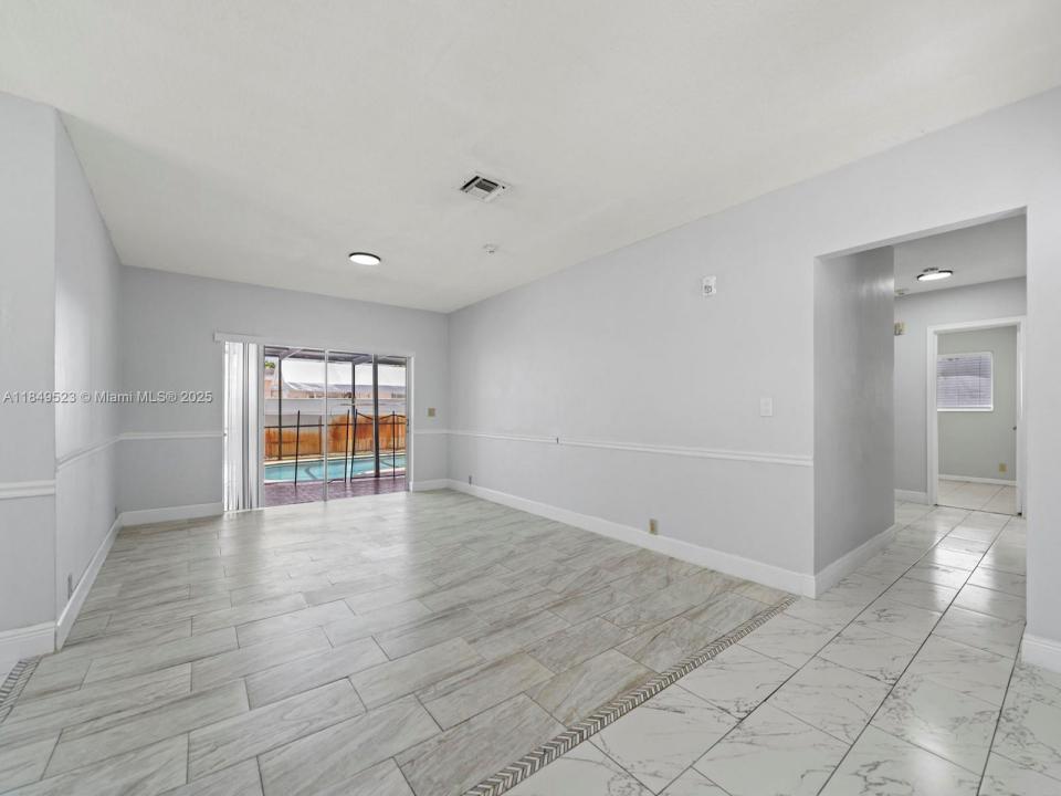 6572 SW 8th Ct, North Lauderdale, Florida 33068, USA