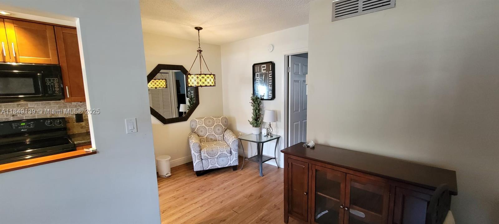 415 NE 2nd St 105, Hallandale Beach, פלורידה 33009, ארצות הברית של אמריקה 