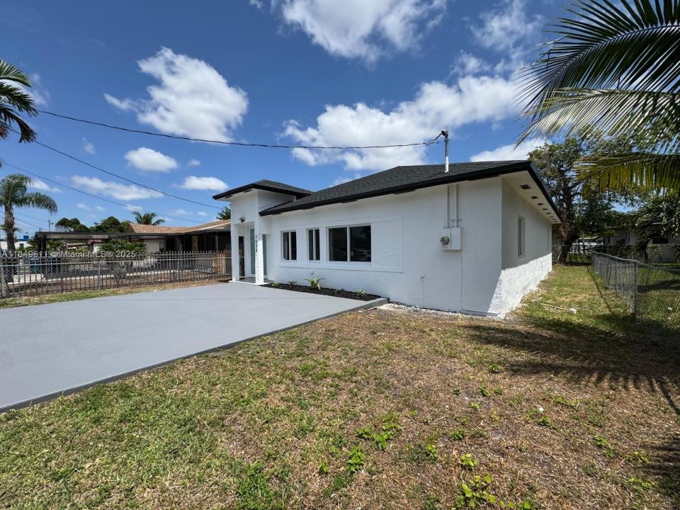 3039 NW 51st Ter, Miami, Florida 33142