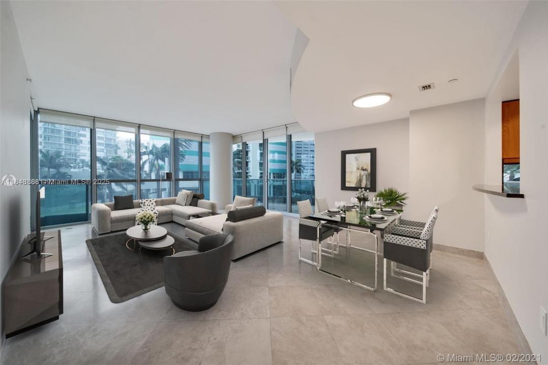 1331 Brickell Bay Dr 208, Miami, Florida 33131, Stati Uniti