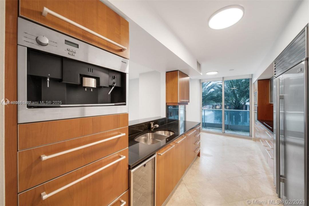 1331 Brickell Bay Dr 208, Miami, Florida 33131, Stati Uniti
