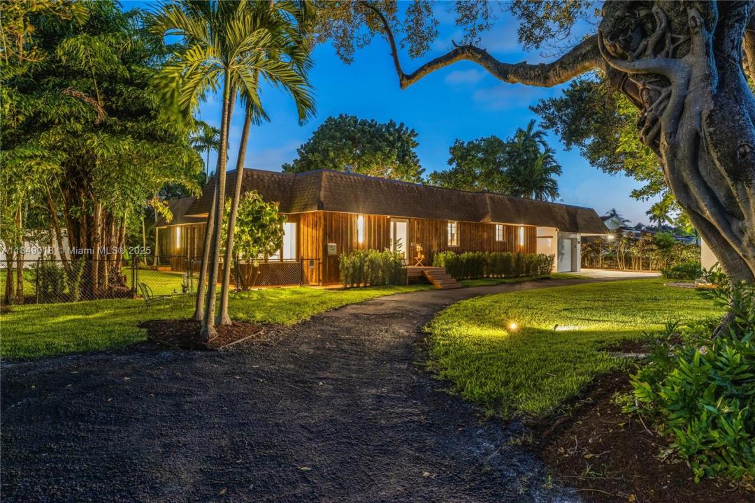 470 NE 113th St, Miami, Florida 33161