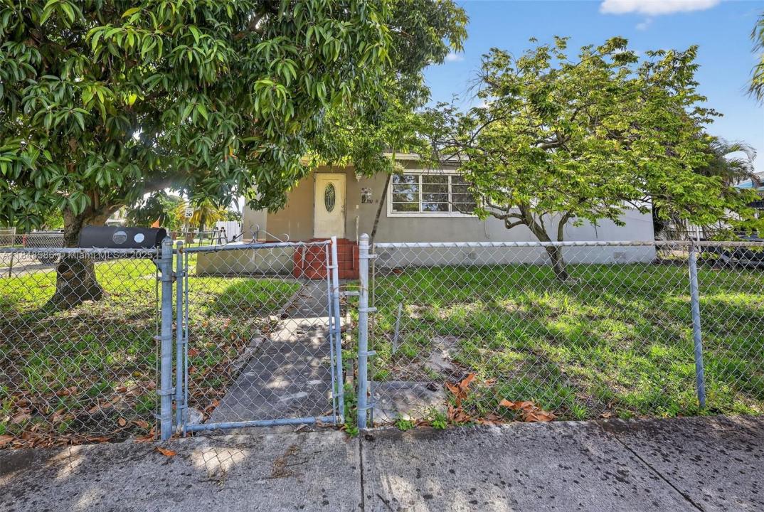 3581 W 2nd Ave, Hialeah, 플로리다 33012, 미국