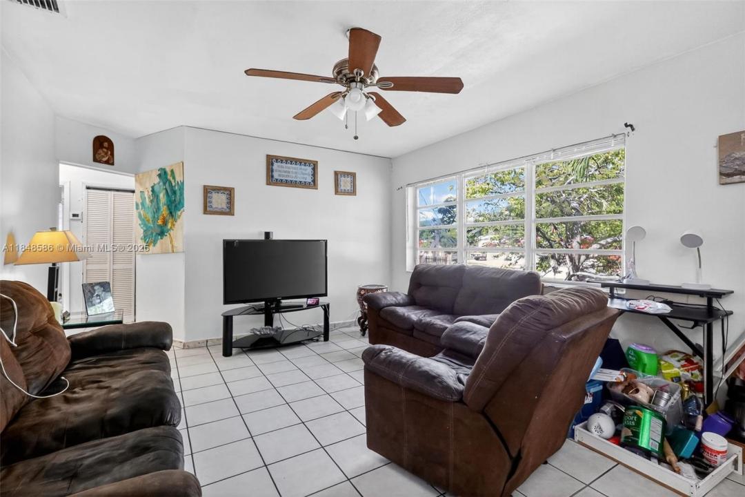 3581 W 2nd Ave, Hialeah, 플로리다 33012, 미국