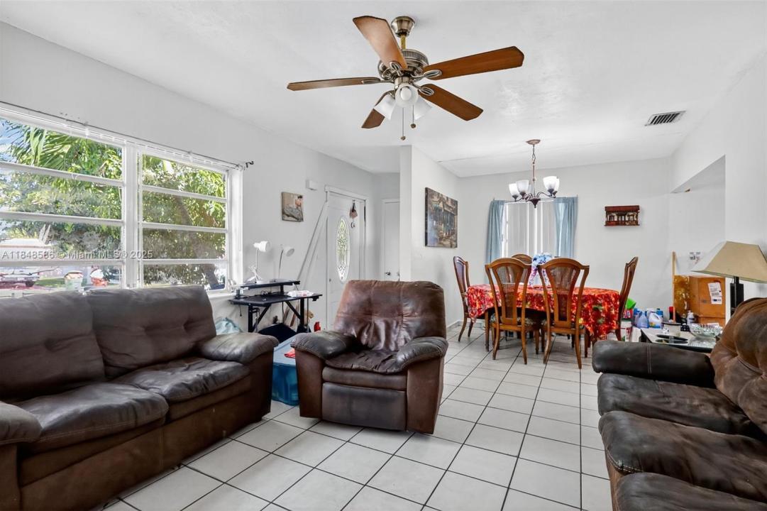 3581 W 2nd Ave, Hialeah, 플로리다 33012, 미국