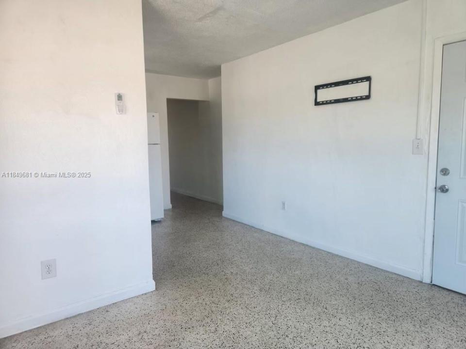 10 NW 48th Pl 1, Miami, Флорида 33126, Соединенные Штаты