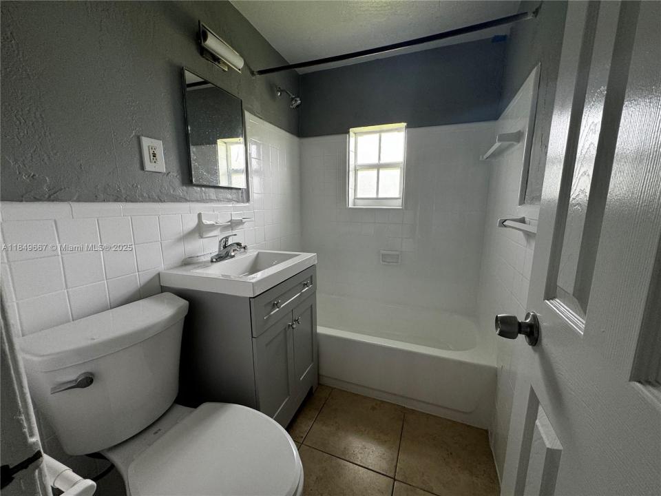 4017 SW 24th St 3, West Park, 佛罗里达州 33023, 美国