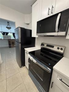 10900 SW 104th St 323, Miami, Florida 33176, USA