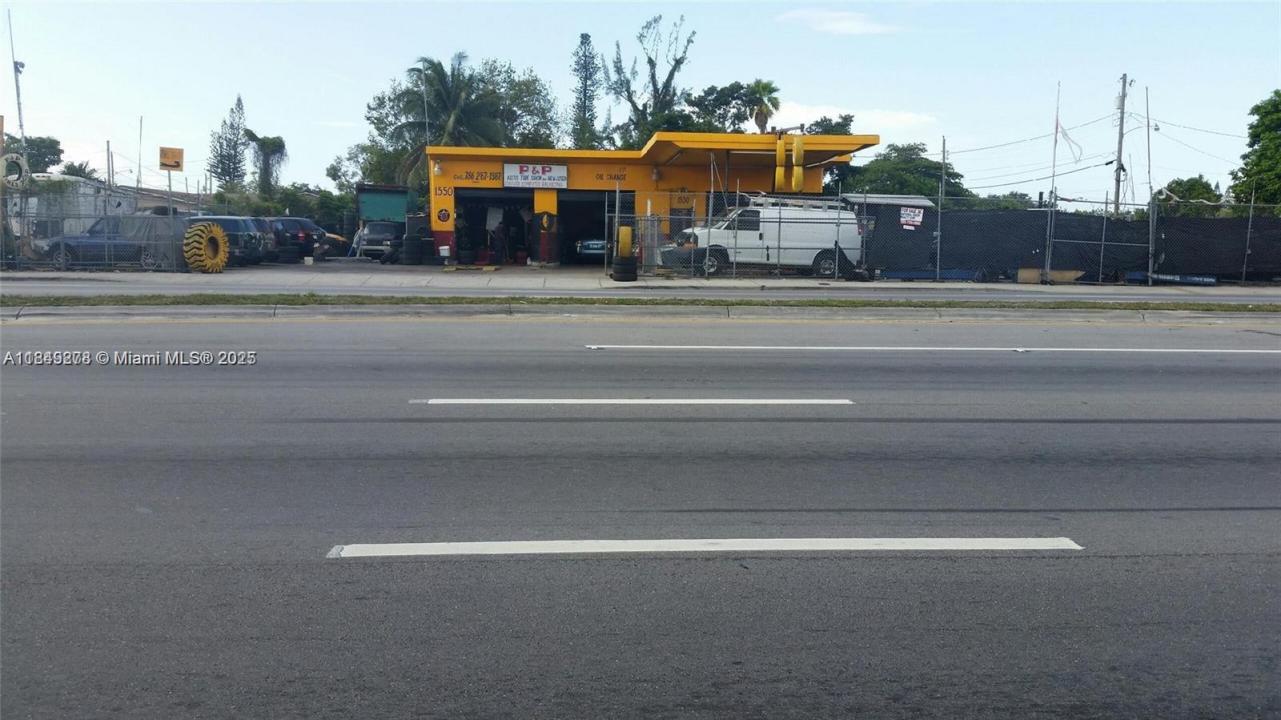 1550 NW 79th St, Miami, Floride 33147, États-Unis