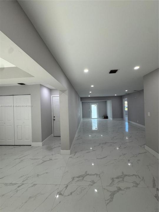 6828 SW 5th St, Pembroke Pines, Флорида 33023, Соединенные Штаты