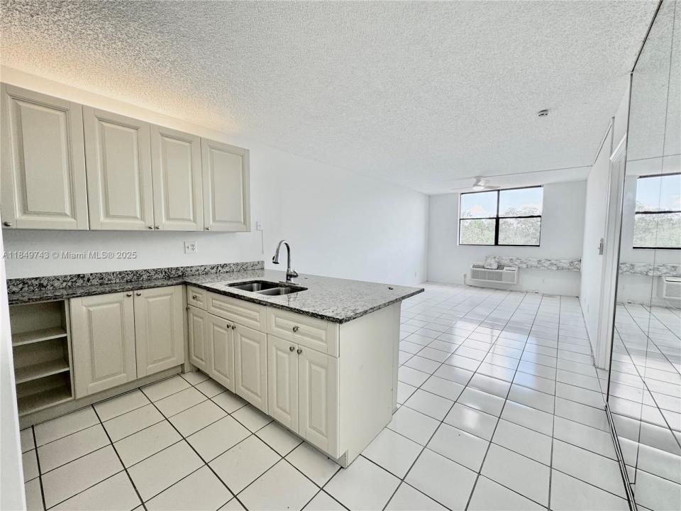 2401 Riverside Dr 417-B, Coral Springs, Floride 33065, États-Unis