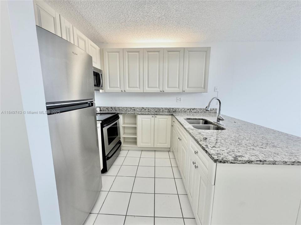 2401 Riverside Dr 417-B, Coral Springs, Floride 33065, États-Unis