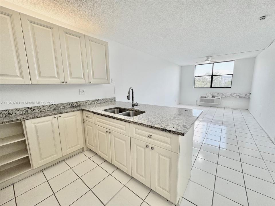 2401 Riverside Dr 417-B, Coral Springs, Floride 33065, États-Unis