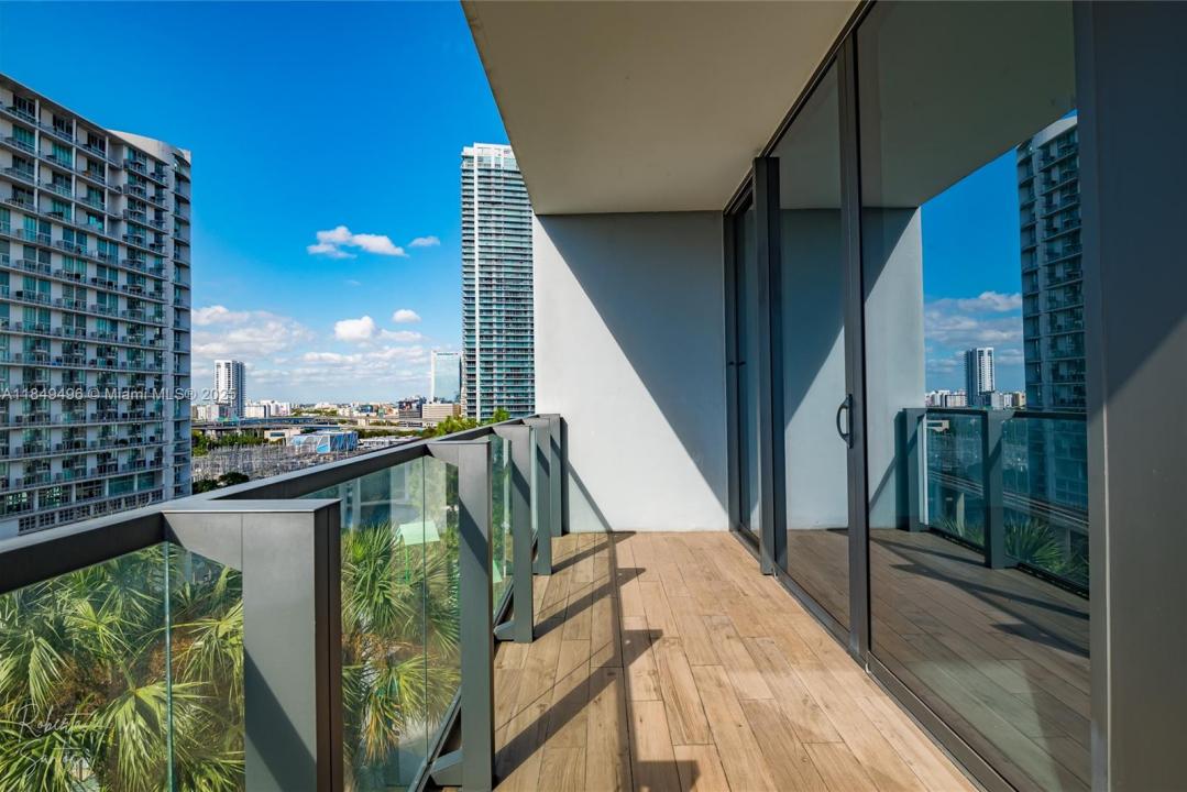 88 SW 7th St 806, Miami, Florida 33130, Estados Unidos