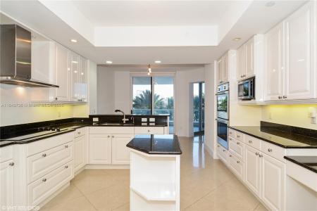 21200 Point Pl 404, Aventura, Florida 33180, USA