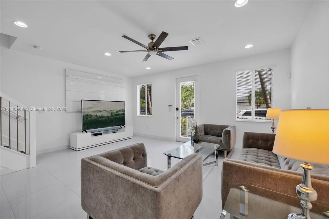 2610 NE 213th St 109, Miami, Florida 33180
