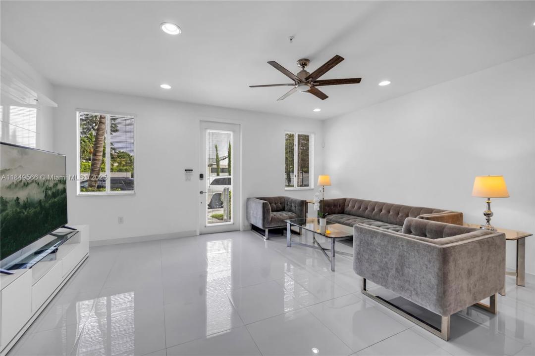 2610 NE 213th St 109, Miami, Florida 33180