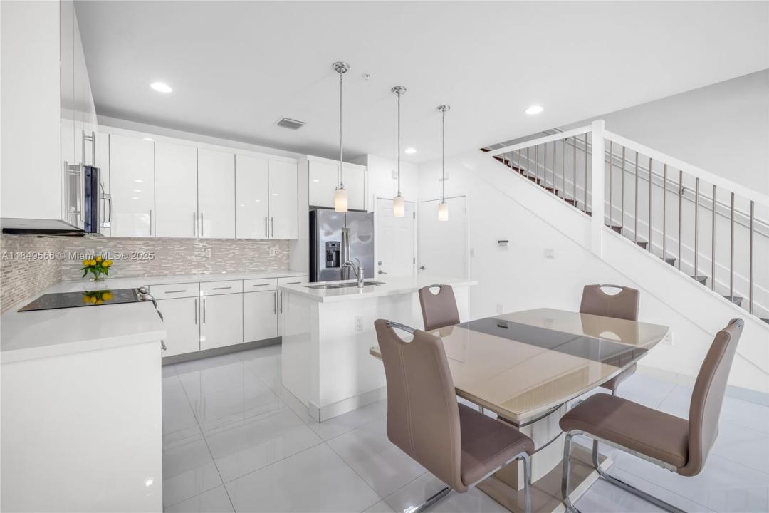 2610 NE 213th St 109, Miami, Florida 33180