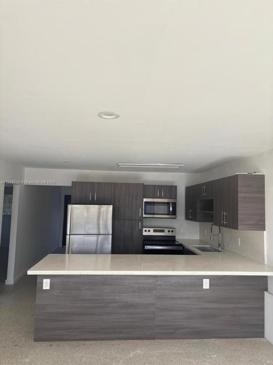 250 SW 10th Ave 1-2, Hallandale Beach, Florida 33009