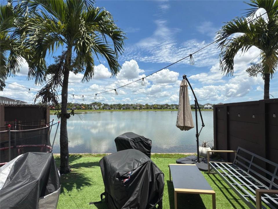 9113 NW 159th St 9113, Miami Lakes, פלורידה 33018, ארצות הברית של אמריקה 