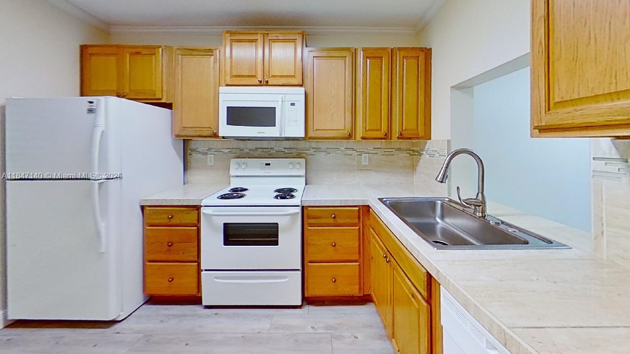 7406 Woodmont Ter 205, Tamarac, Florida 33321, Stati Uniti
