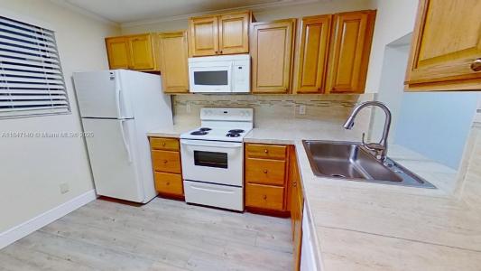 7406 Woodmont Ter 205, Tamarac, Florida 33321, USA