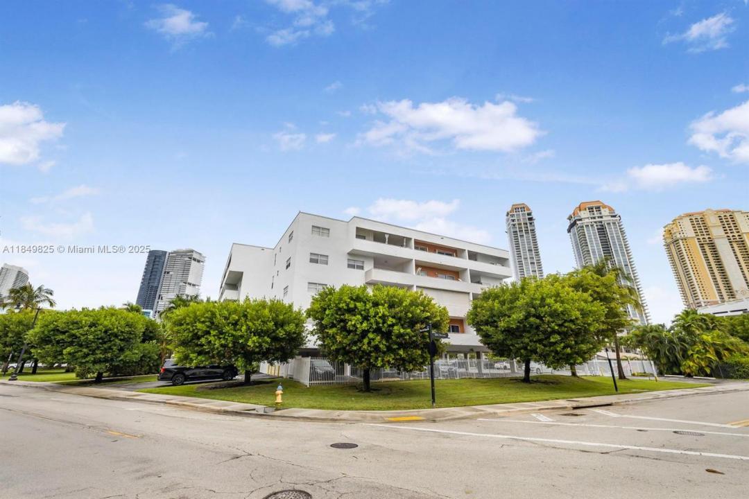 18001 N Bay Apt 505, Sunny Isles Beach, פלורידה 33160, ארצות הברית של אמריקה