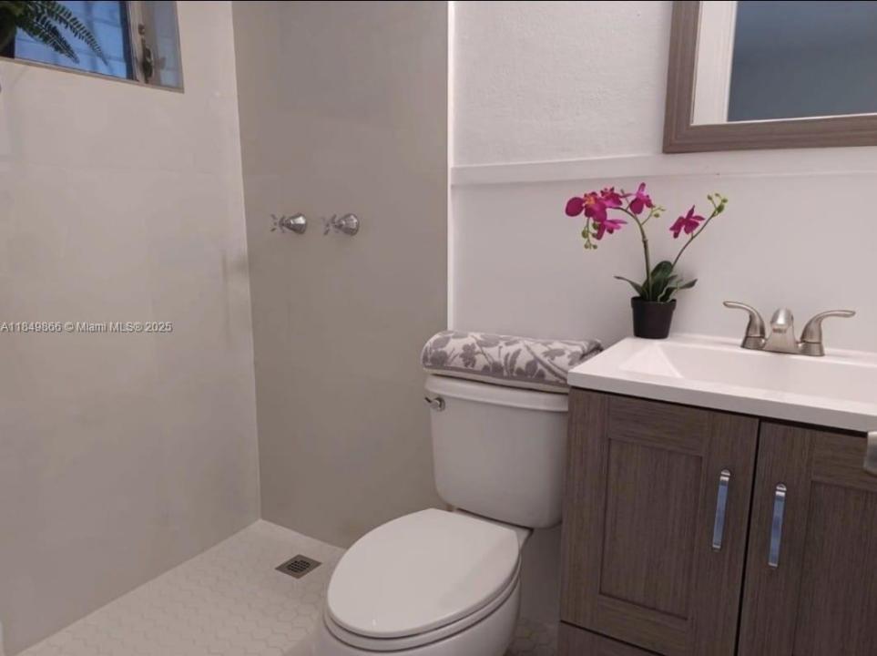 721 NE 10th St 2A, Hallandale Beach, Florida 33009, Stati Uniti