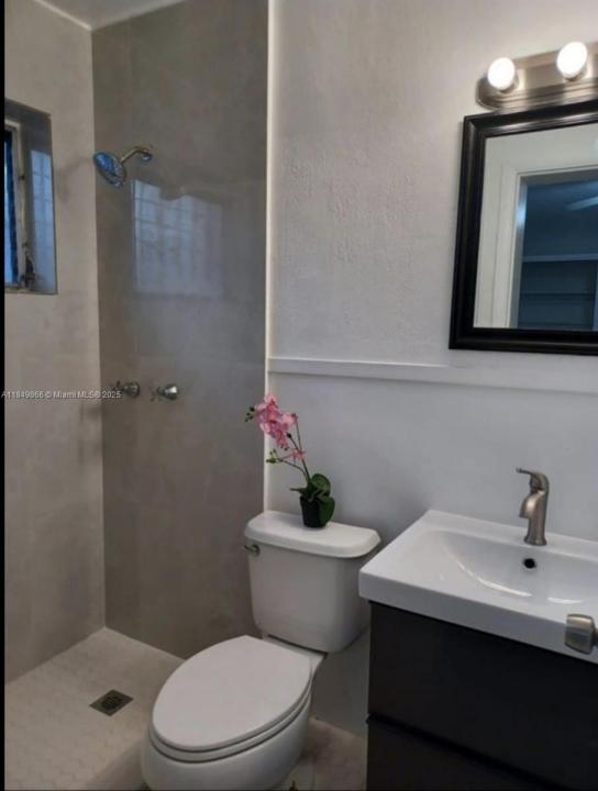 721 NE 10th St 2A, Hallandale Beach, Florida 33009, Stati Uniti
