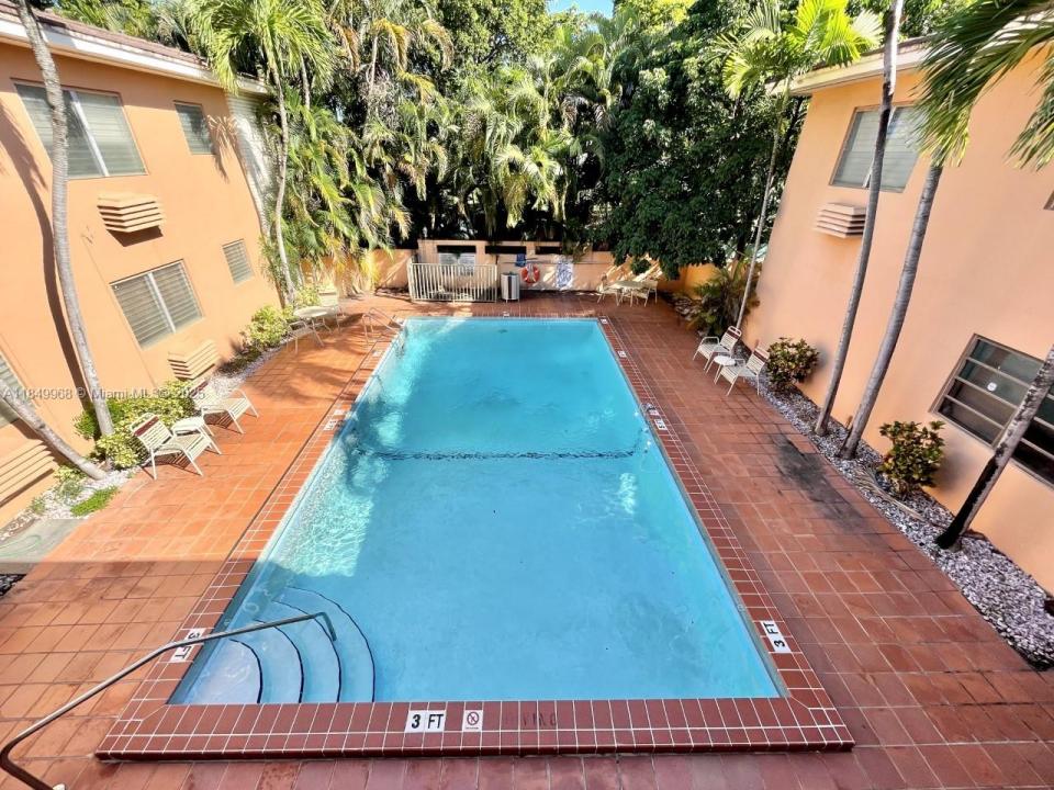 218 Santillane Ave 14, Coral Gables, Florida 33134