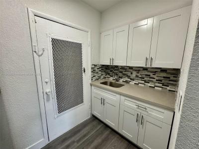 218 Santillane Ave 14, Coral Gables, Florida 33134, USA