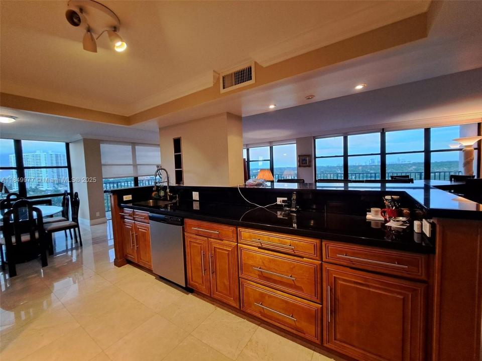 1000 Parkview Dr 1031, Hallandale Beach, 佛罗里达州 33009, 美国