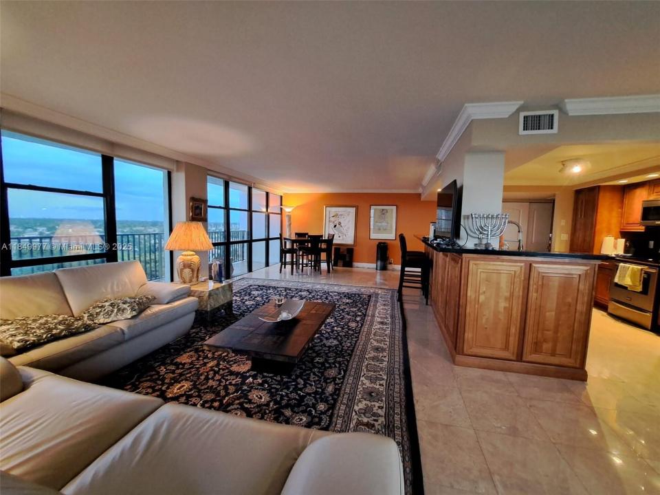 1000 Parkview Dr 1031, Hallandale Beach, 佛罗里达州 33009, 美国