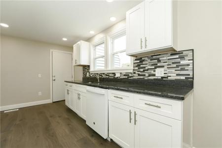 71 ST Elizabeth Street 1, Bristol, Rhode Island 02809, USA