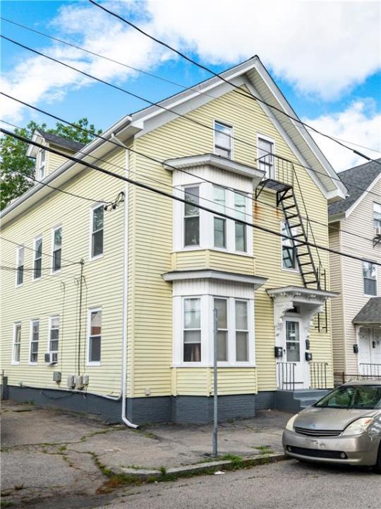 71 LYON Street, Pawtucket, רוד איילנד 02860, ארצות הברית של אמריקה