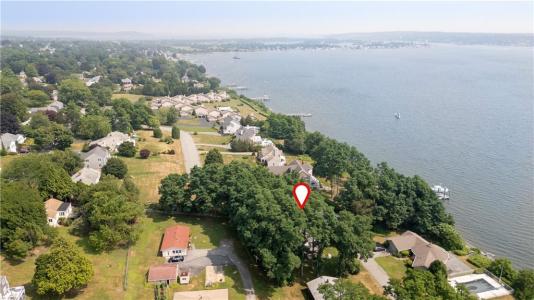 30 Johnnycake Lane, Portsmouth, RI 02871, USA