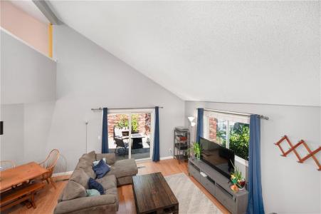 933 Williamsburg Circle, Warwick, Rhode Island 02886