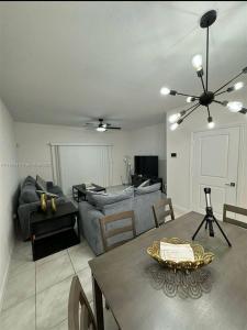 2820 NW 180th St, Miami Gardens, Florida 33056, USA