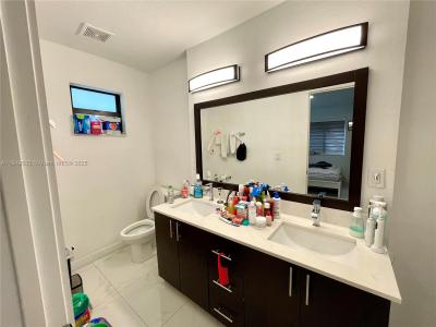 2957 NW 45th St 2957, Miami, Florida 33142, USA