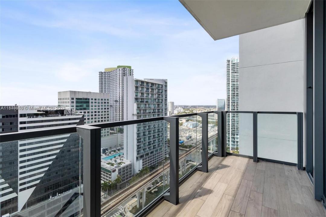 88 SW 7th St 2104, Miami, Floryda 33130, USA