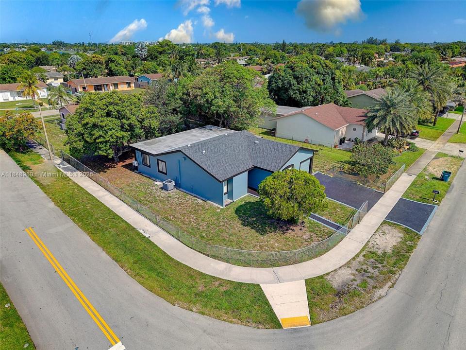 20239 NW 33rd Ct, Miami Gardens, Florida 33056, Amerika Birleşik Devletleri