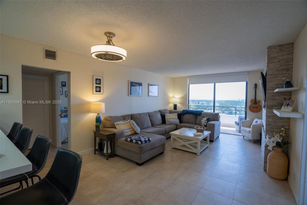 500 Three Islands Blvd 1008, Hallandale Beach, Florida 33009, Stati Uniti