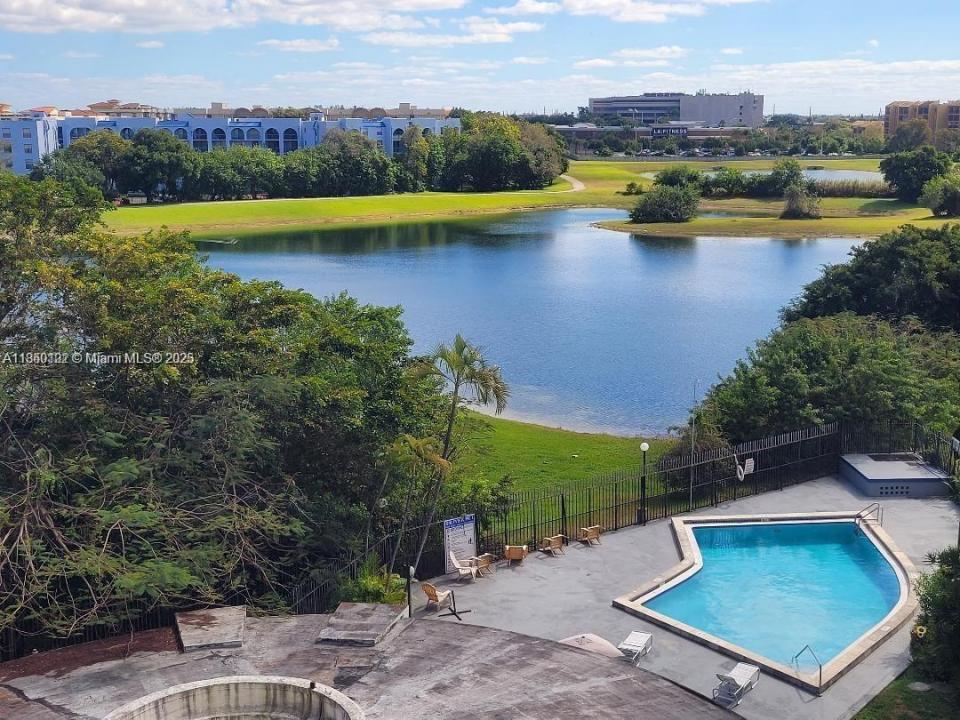 9682 Fontainebleau Blvd 401, Miami, 佛罗里达州 33172, 美国