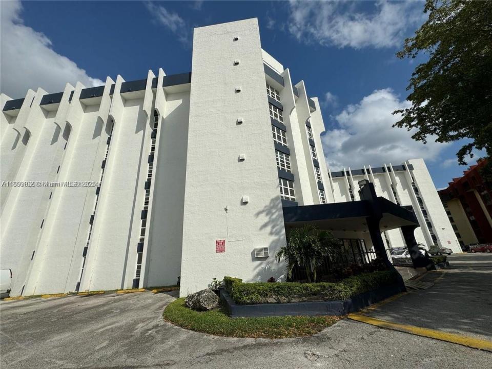 9682 Fontainebleau Blvd 401, Miami, 佛罗里达州 33172, 美国