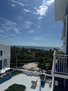 7600 Collins Ave 703, Miami Beach, Florida 33141, USA