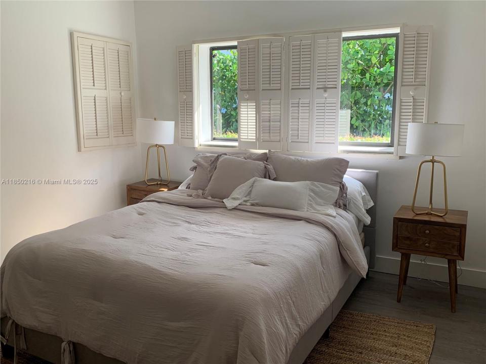 6911 Sunrise Pl, Coral Gables, Florida 33133